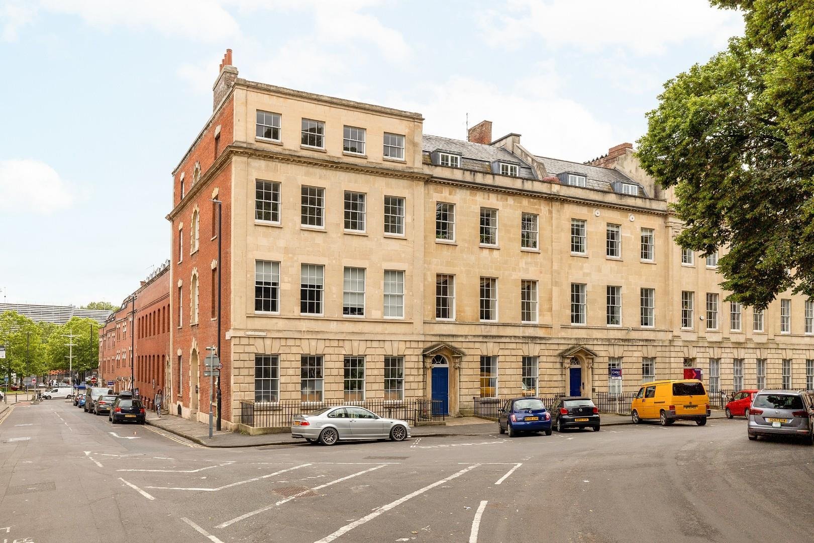 Portland square st pauls 33869189 cd7 a3250 hdr